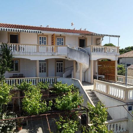 Rasin Apartments Pakoštane Exterior foto