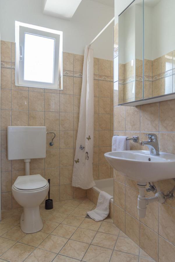 Rasin Apartments Pakoštane Exterior foto