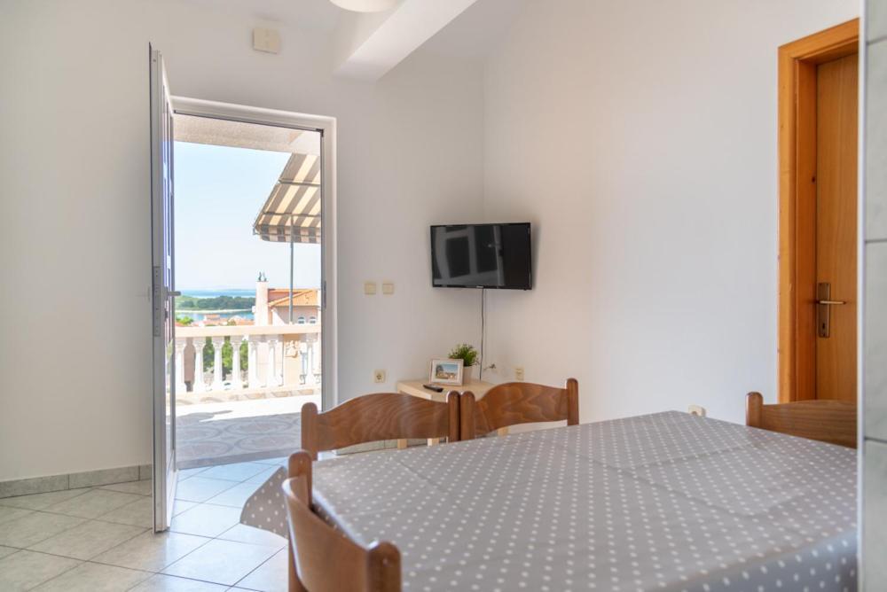 Rasin Apartments Pakoštane Exterior foto