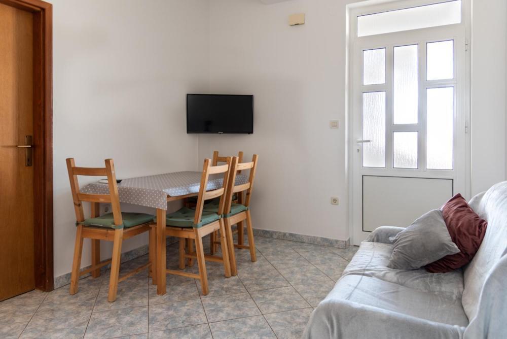 Rasin Apartments Pakoštane Exterior foto